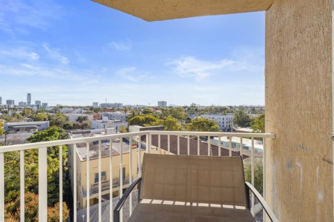 Condo in Miami, Florida, 1 bedroom № 1981989 - photo 13