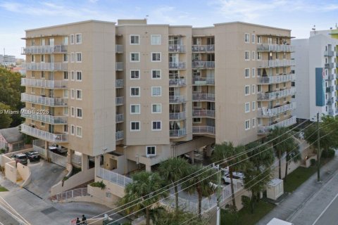 Condo in Miami, Florida, 1 bedroom № 1981989 - photo 21