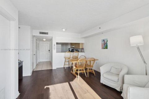Condo in Miami, Florida, 1 bedroom № 1981989 - photo 8