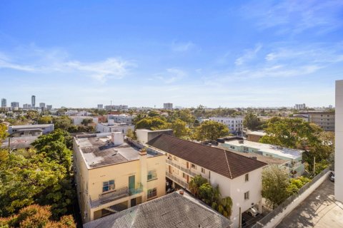 Condo in Miami, Florida, 1 bedroom № 1981989 - photo 3