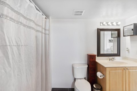 Condo in Miami, Florida, 1 bedroom № 1981989 - photo 18