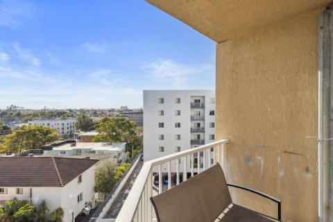 Condo in Miami, Florida, 1 bedroom № 1981989 - photo 20