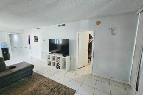 Copropriété à louer à Coral Springs, Floride: 2 chambres, 99.22 m2 № 2056752 - photo 4