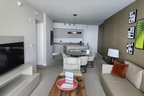 Hôtel, hôtellerie à vendre à Hollywood, Floride: 1 chambre, 78.97 m2 № 2002512 - photo 2