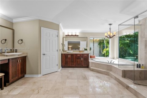 Villa ou maison à vendre à Miami, Floride: 4 chambres, 298.12 m2 № 1974913 - photo 16