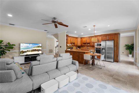 Villa ou maison à vendre à Miami, Floride: 4 chambres, 298.12 m2 № 1974913 - photo 11