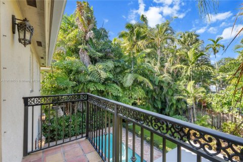 Villa ou maison à vendre à Miami, Floride: 4 chambres, 298.12 m2 № 1974913 - photo 29
