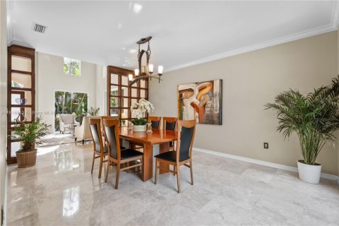 Villa ou maison à vendre à Miami, Floride: 4 chambres, 298.12 m2 № 1974913 - photo 8