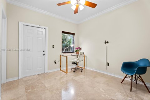 Villa ou maison à vendre à Miami, Floride: 4 chambres, 298.12 m2 № 1974913 - photo 23