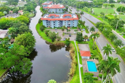 Copropriété à louer à Plantation, Floride: 2 chambres, 94.85 m2 № 1975289 - photo 2