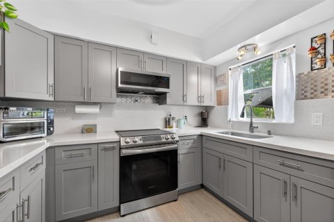 Купить виллу или дом в Норт-Майами-Бич, Флорида 3 спальни, 115.38м2, № 1971968 - фото 15