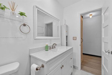 Купить виллу или дом в Норт-Майами-Бич, Флорида 3 спальни, 115.38м2, № 1971968 - фото 24