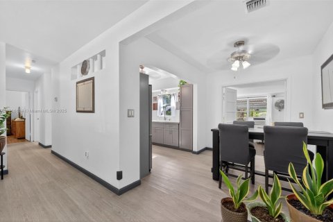 Купить виллу или дом в Норт-Майами-Бич, Флорида 3 спальни, 115.38м2, № 1971968 - фото 12