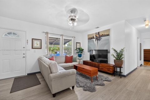 Купить виллу или дом в Норт-Майами-Бич, Флорида 3 спальни, 115.38м2, № 1971968 - фото 9