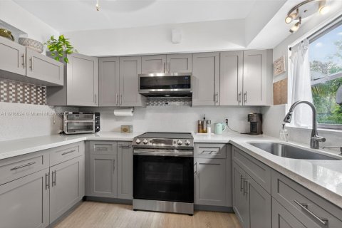 Купить виллу или дом в Норт-Майами-Бич, Флорида 3 спальни, 115.38м2, № 1971968 - фото 16