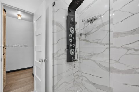 Купить виллу или дом в Норт-Майами-Бич, Флорида 3 спальни, 115.38м2, № 1971968 - фото 23