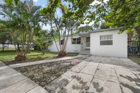 Купить виллу или дом в Норт-Майами-Бич, Флорида 3 спальни, 115.38м2, № 1971968 - фото 4