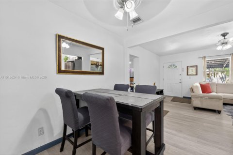 Купить виллу или дом в Норт-Майами-Бич, Флорида 3 спальни, 115.38м2, № 1971968 - фото 14