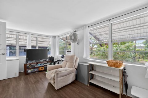 Купить виллу или дом в Норт-Майами-Бич, Флорида 3 спальни, 115.38м2, № 1971968 - фото 19