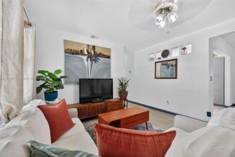 Купить виллу или дом в Норт-Майами-Бич, Флорида 3 спальни, 115.38м2, № 1971968 - фото 11