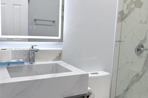 Commercial property in Homestead, Florida 2 bedrooms, 180.23 sq.m. № 2086459 - photo 11