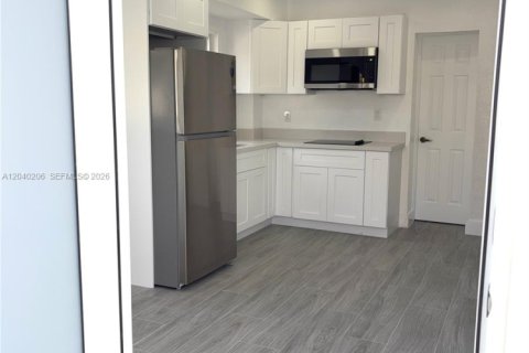Commercial property in Homestead, Florida 2 bedrooms, 180.23 sq.m. № 2086459