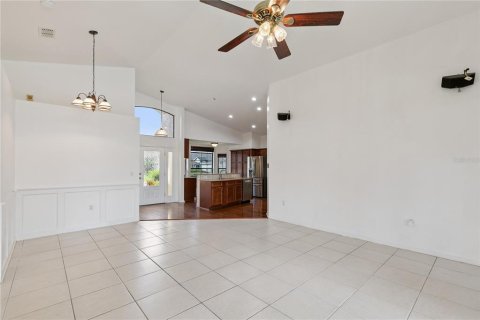 House in Orlando, Florida 3 bedrooms, 133.22 sq.m. № 2345098 - photo 17