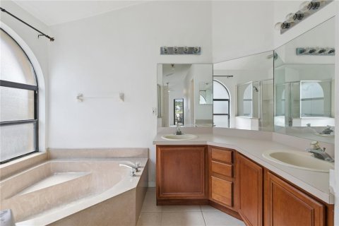House in Orlando, Florida 3 bedrooms, 133.22 sq.m. № 2345098 - photo 26