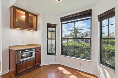 House in Orlando, Florida 3 bedrooms, 133.22 sq.m. № 2345098 - photo 9