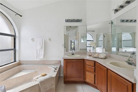 House in Orlando, Florida 3 bedrooms, 133.22 sq.m. № 2345098 - photo 27