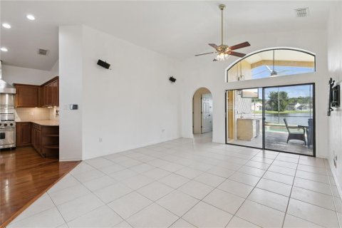 House in Orlando, Florida 3 bedrooms, 133.22 sq.m. № 2345098 - photo 18