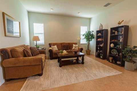 Villa ou maison à vendre à Port St. Lucie, Floride: 4 chambres, 223.99 m2 № 2397146 - photo 4