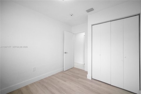 Casa en venta en Miami, Florida, 4 dormitorios, 162.86 m2 № 2029806 - foto 22