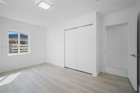 Casa en venta en Miami, Florida, 4 dormitorios, 162.86 m2 № 2029806 - foto 24