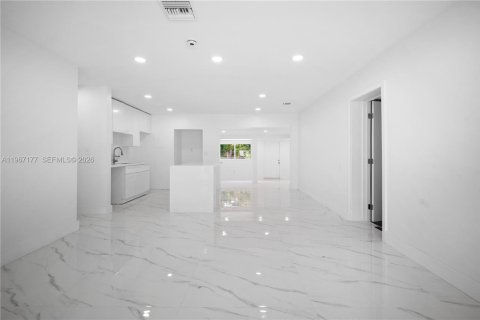 Casa en venta en Miami, Florida, 4 dormitorios, 162.86 m2 № 2029806 - foto 7