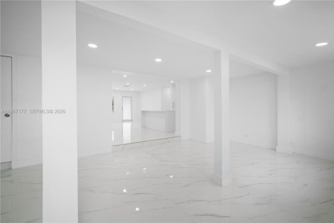 Casa en venta en Miami, Florida, 4 dormitorios, 162.86 m2 № 2029806 - foto 30