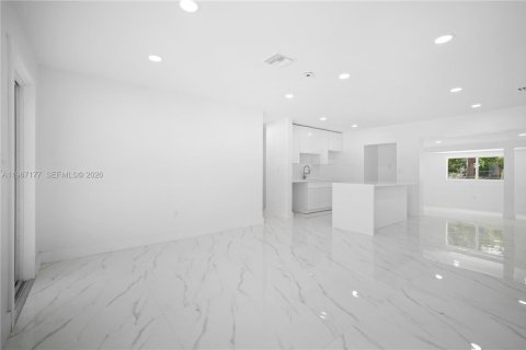 Casa en venta en Miami, Florida, 4 dormitorios, 162.86 m2 № 2029806 - foto 8