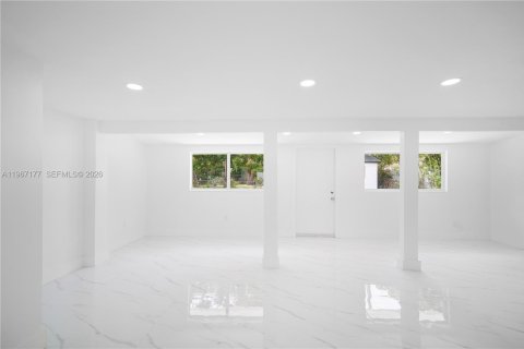 Casa en venta en Miami, Florida, 4 dormitorios, 162.86 m2 № 2029806 - foto 26