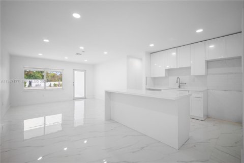 Casa en venta en Miami, Florida, 4 dormitorios, 162.86 m2 № 2029806 - foto 11