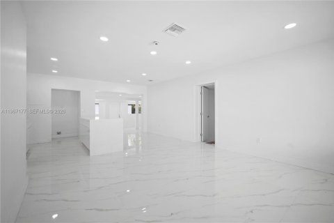 Casa en venta en Miami, Florida, 4 dormitorios, 162.86 m2 № 2029806 - foto 6