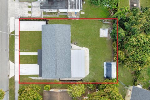 Casa en venta en Miami, Florida, 4 dormitorios, 162.86 m2 № 2029806 - foto 3