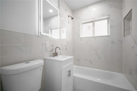 Casa en venta en Miami, Florida, 4 dormitorios, 162.86 m2 № 2029806 - foto 16
