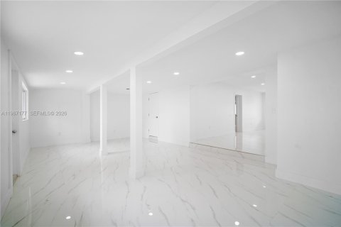 Casa en venta en Miami, Florida, 4 dormitorios, 162.86 m2 № 2029806 - foto 29