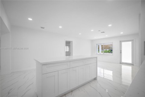 Casa en venta en Miami, Florida, 4 dormitorios, 162.86 m2 № 2029806 - foto 13