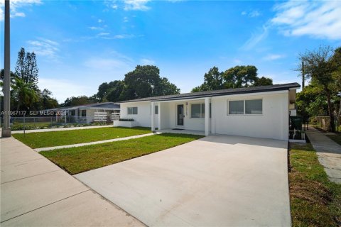 Casa en venta en Miami, Florida, 4 dormitorios, 162.86 m2 № 2029806 - foto 5