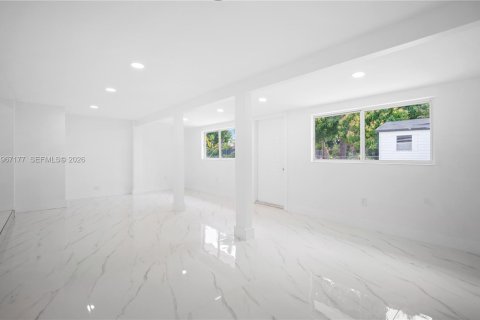 Casa en venta en Miami, Florida, 4 dormitorios, 162.86 m2 № 2029806 - foto 27