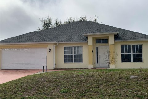 Casa en venta en Cape Coral, Florida, 3 dormitorios № 1927757 - foto 2