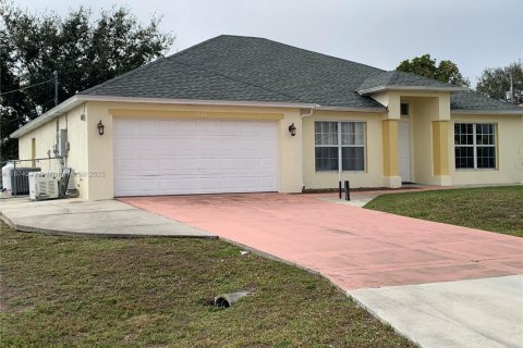 Casa en venta en Cape Coral, Florida, 3 dormitorios № 1927757 - foto 1
