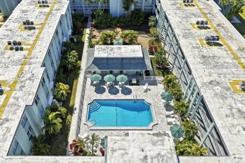 Condominio en venta en Belleair, Florida, 2 dormitorios, 117.34 m2 № 2156148 - foto 30
