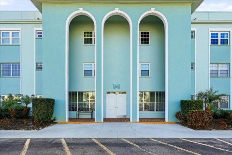 Condominio en Belleair, Florida, 2 dormitorios  № 2156148